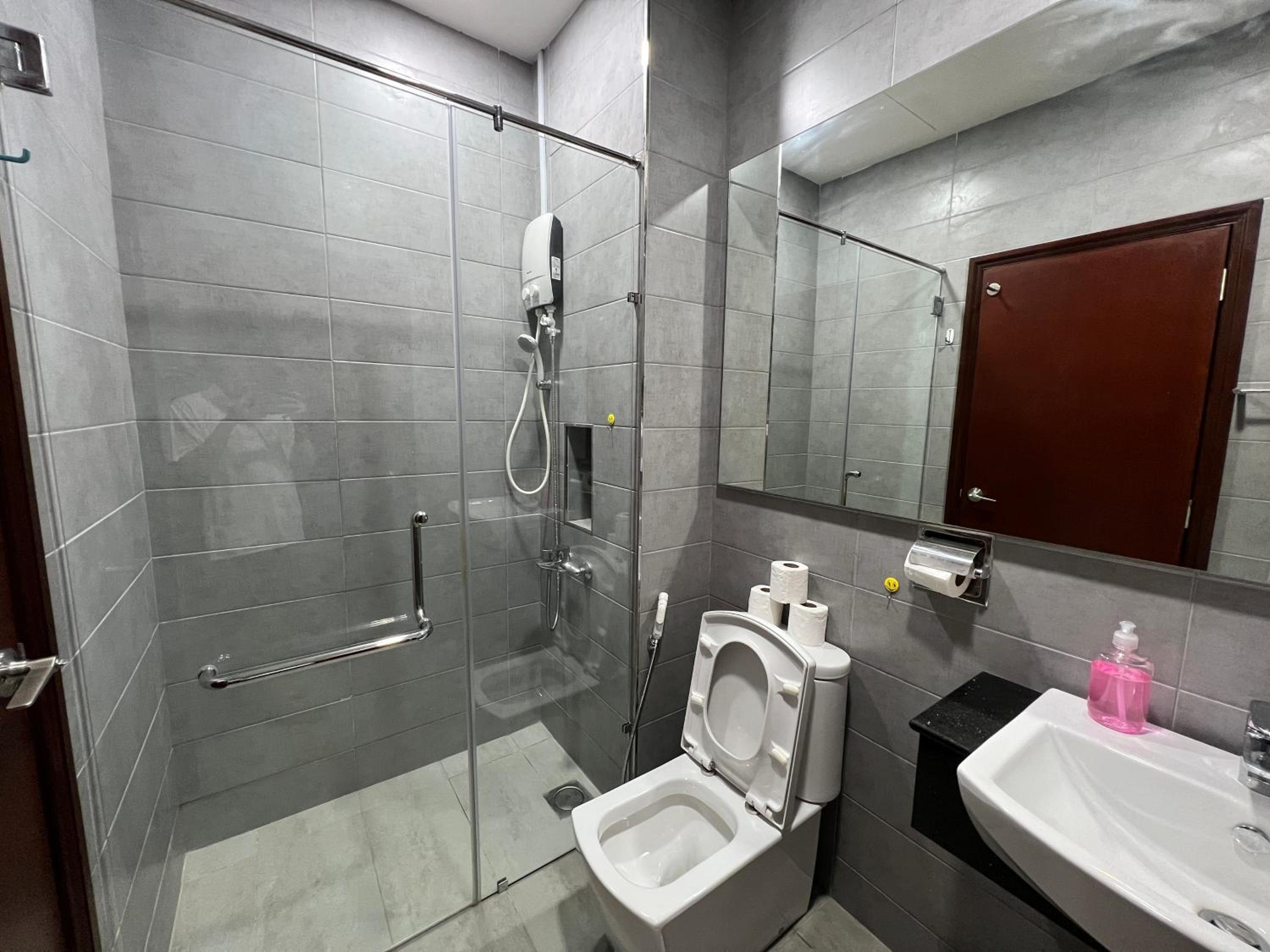 Paragon Suite Homestay by Antlerzone