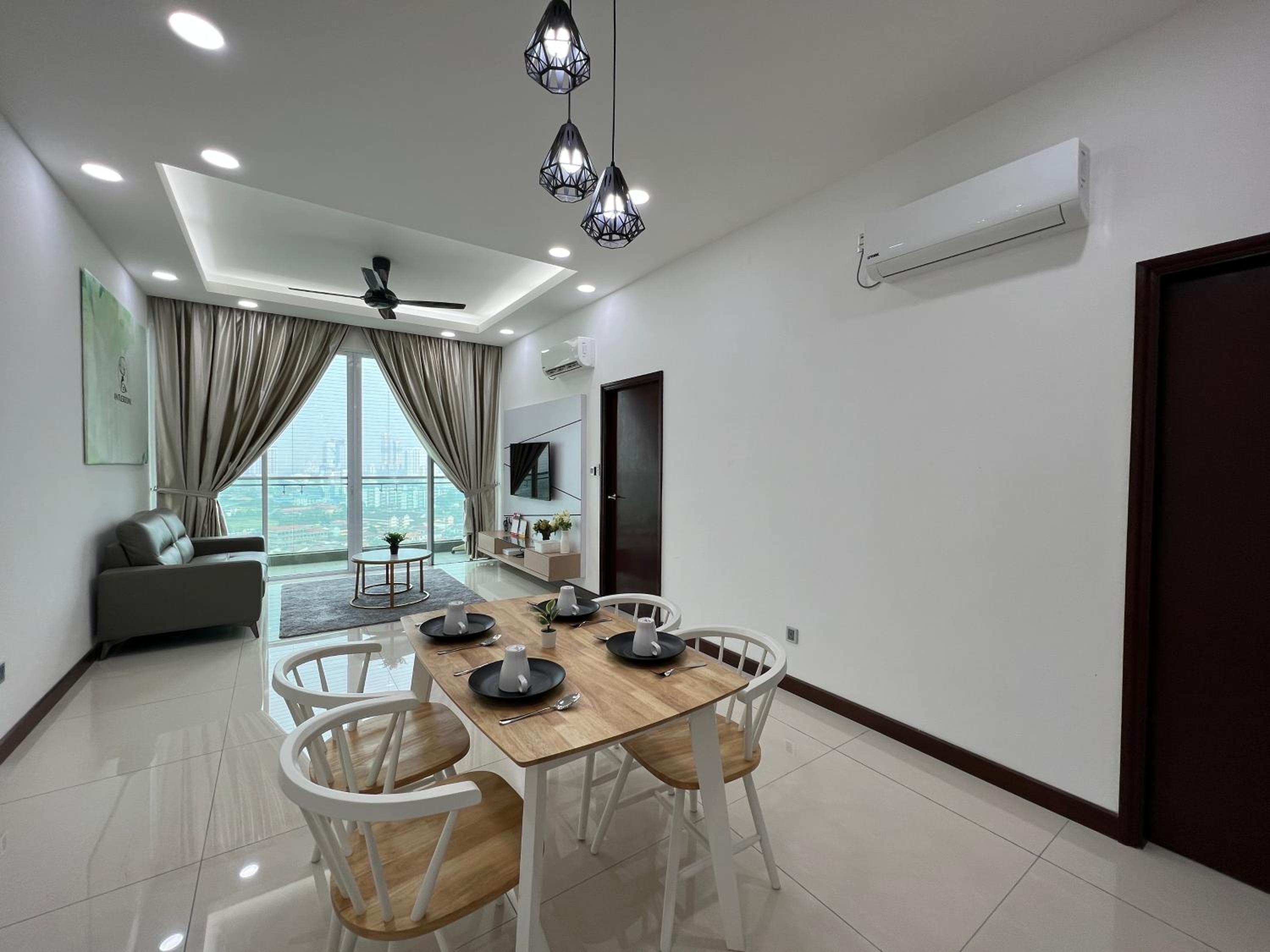 Paragon Suite Homestay by Antlerzone