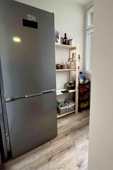 Specious Modern Apartment
