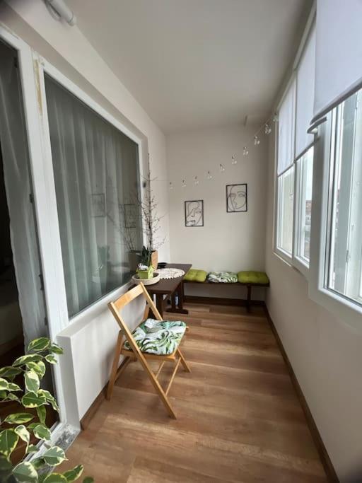 Specious Modern Apartment