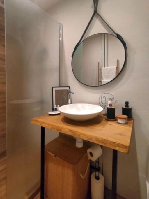 Specious Modern Apartment