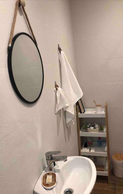 Specious Modern Apartment