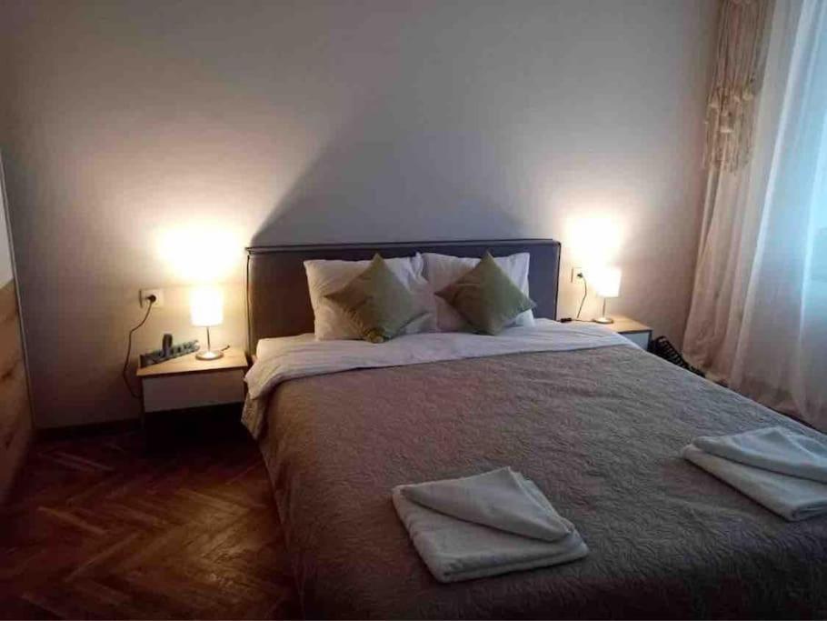 Specious Modern Apartment