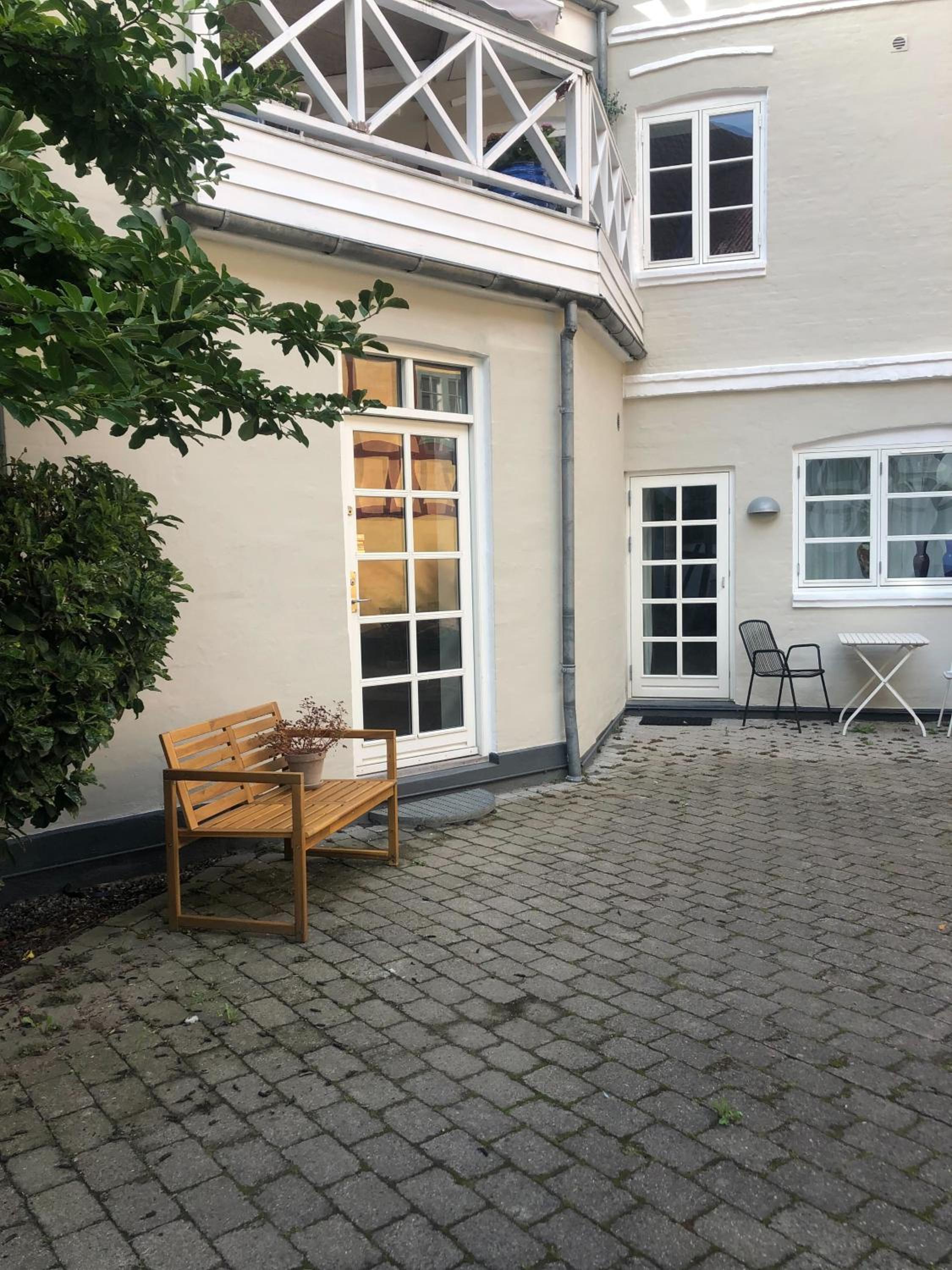 Nyrenoveret charmerende lejlighed i Odense C!