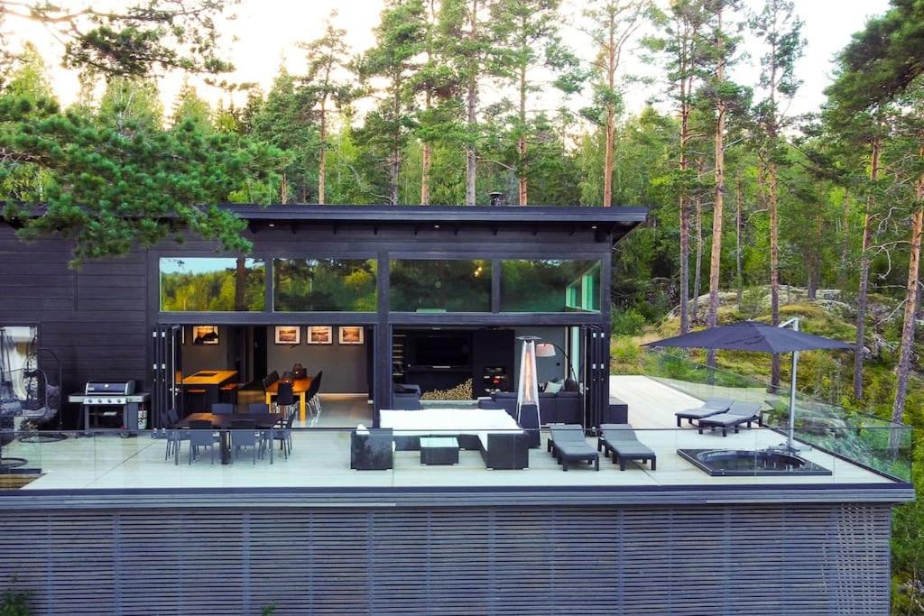 Villa Padel - Premium Lakeside Residence & Grounds view 2