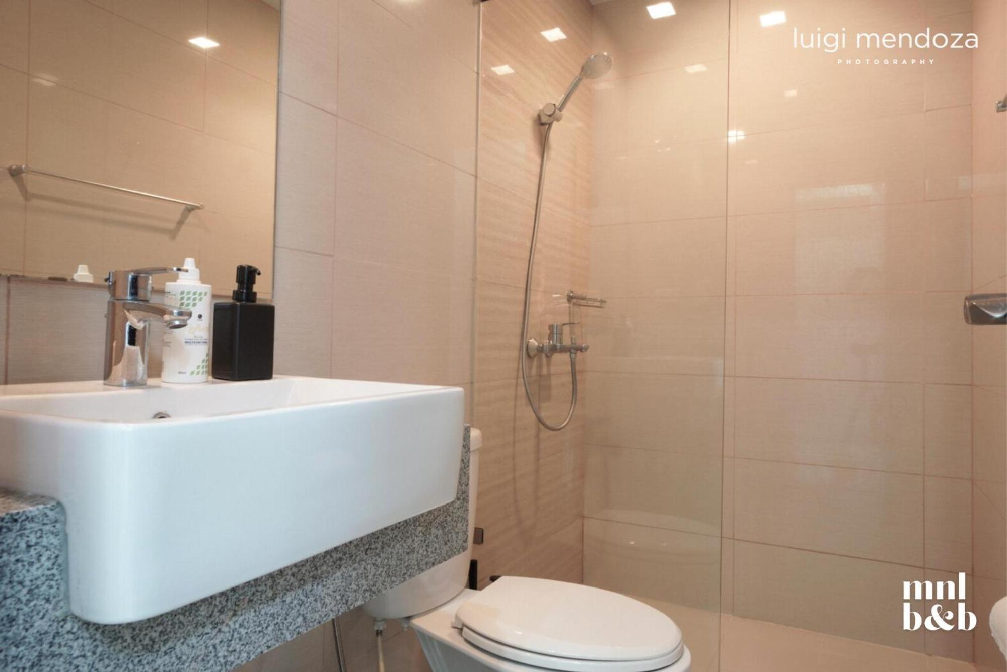 Cozy 1BR in Uptown Parksuites T2 bgc Tag view 5
