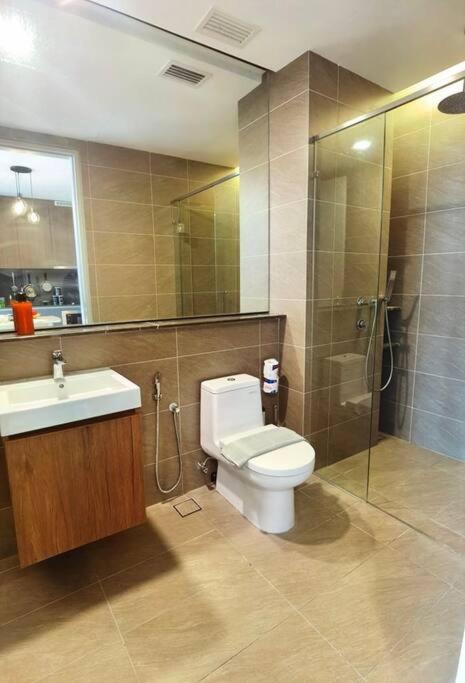 A2704 Grand Medini Studio 100mbps Netflix By STAY photo 6