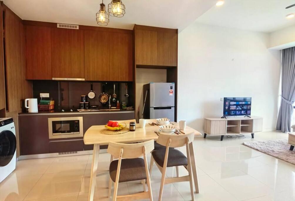 A2704 Grand Medini Studio 100mbps Netflix By STAY photo 7