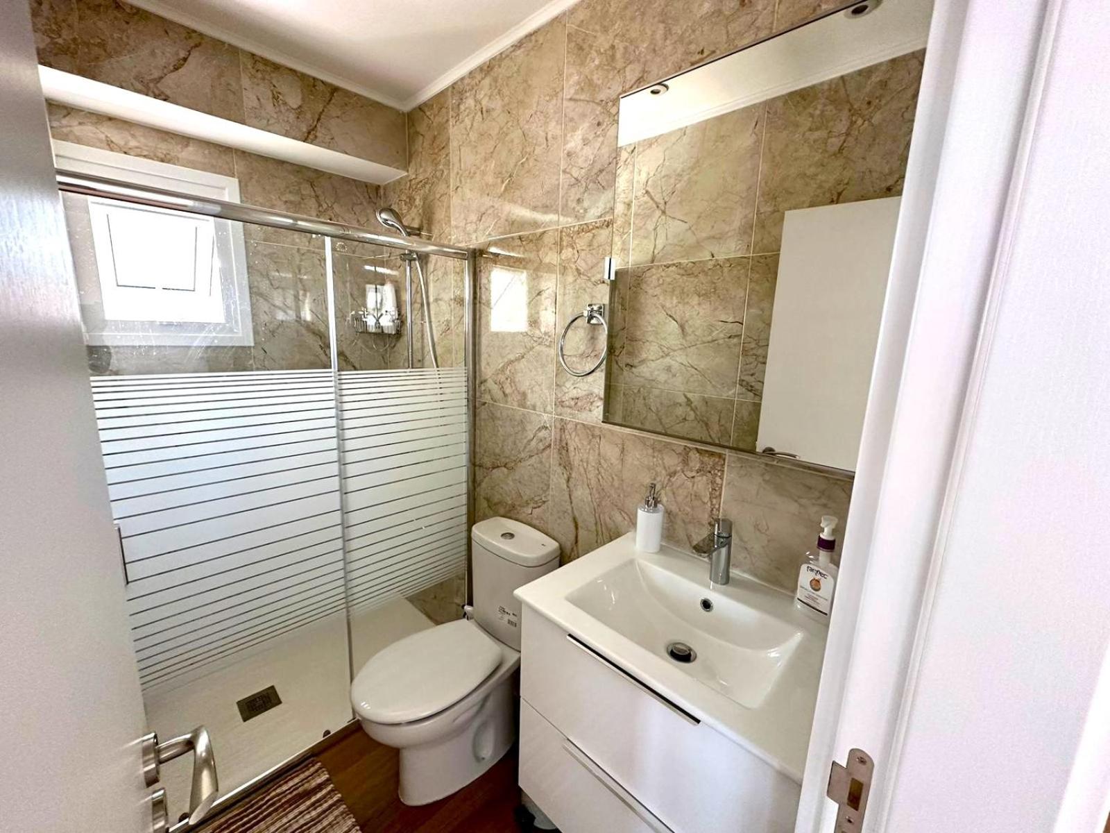 Sea View Apt - 2 min walk to the Beach & 200 Mbit Highspeed internet