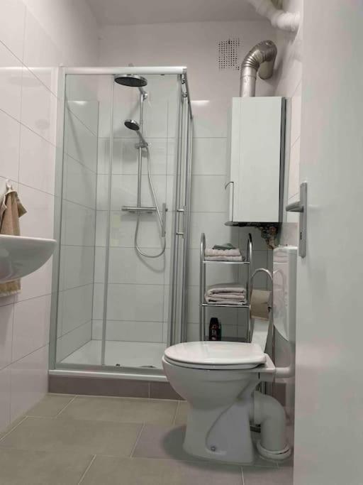 Frisch Sanierte 2 Raum Wohnung Südstadt