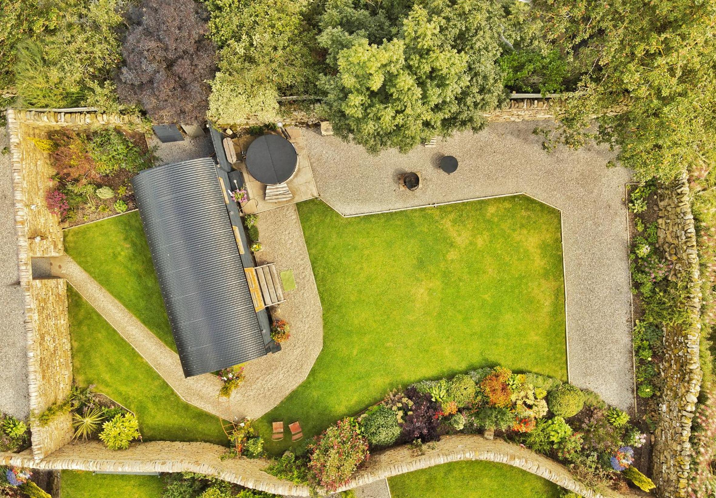 FLORA Luxury Retreat, Private Garden, Views & Hot Tub view 5