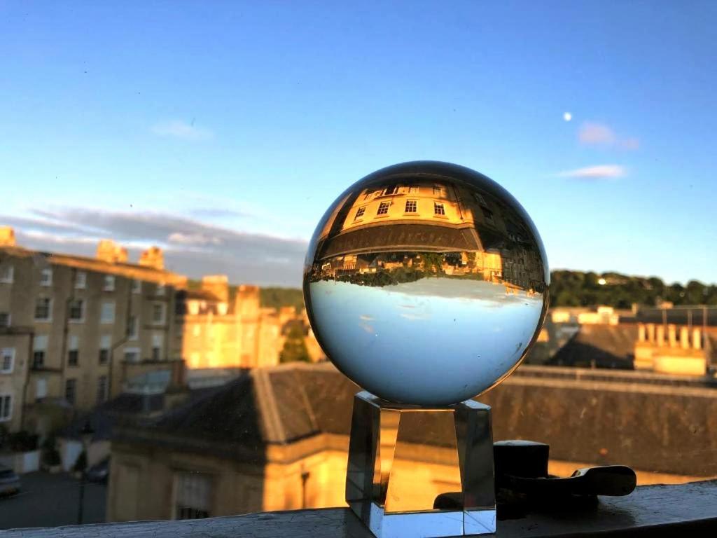 Plant yourself in the very centre of Bath - FREE PARKING