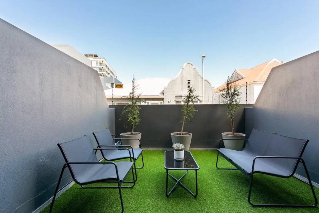 Luxury new studio - patio+pool view 4