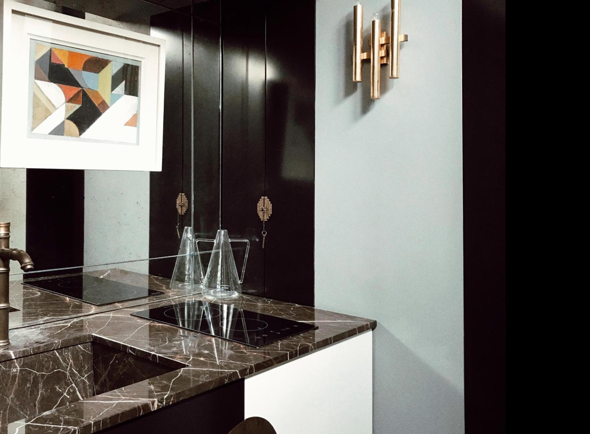 South Kensington stylish, quiet balcony apartment