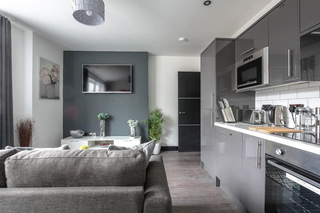*Liverpool City Centre Modern Stylish Apartment view 3