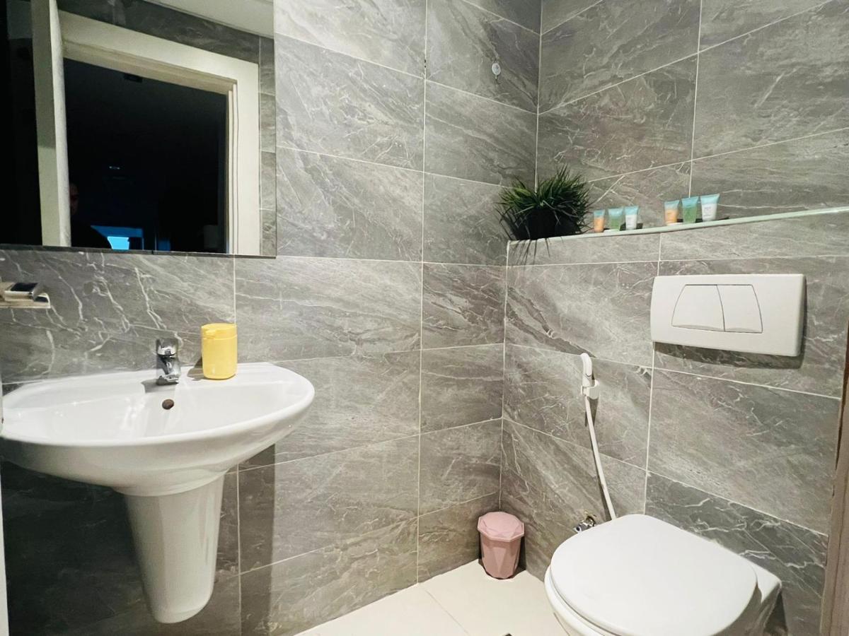 High Floor with city skyline & Burj khalifa view 3 bedroom unit marina