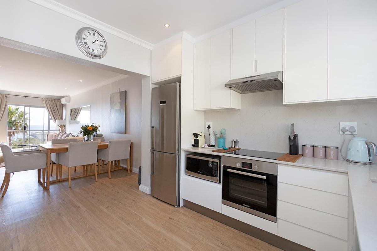 Stunning Sea View Apartment - Camps Bay