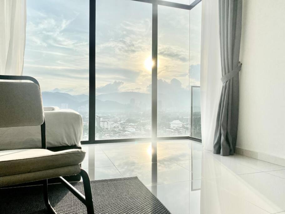 Beacon Executive Suites #Minimalist #SkyPool #Georgetown #6pax #2BR 2bath #3 Queen #Quality well maintained #Private host photo 5