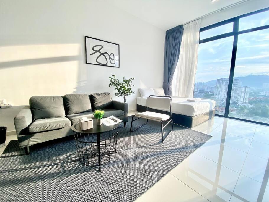 Beacon Executive Suites #Minimalist #SkyPool #Georgetown #6pax #2BR 2bath #3 Queen #Quality well maintained #Private host photo 2