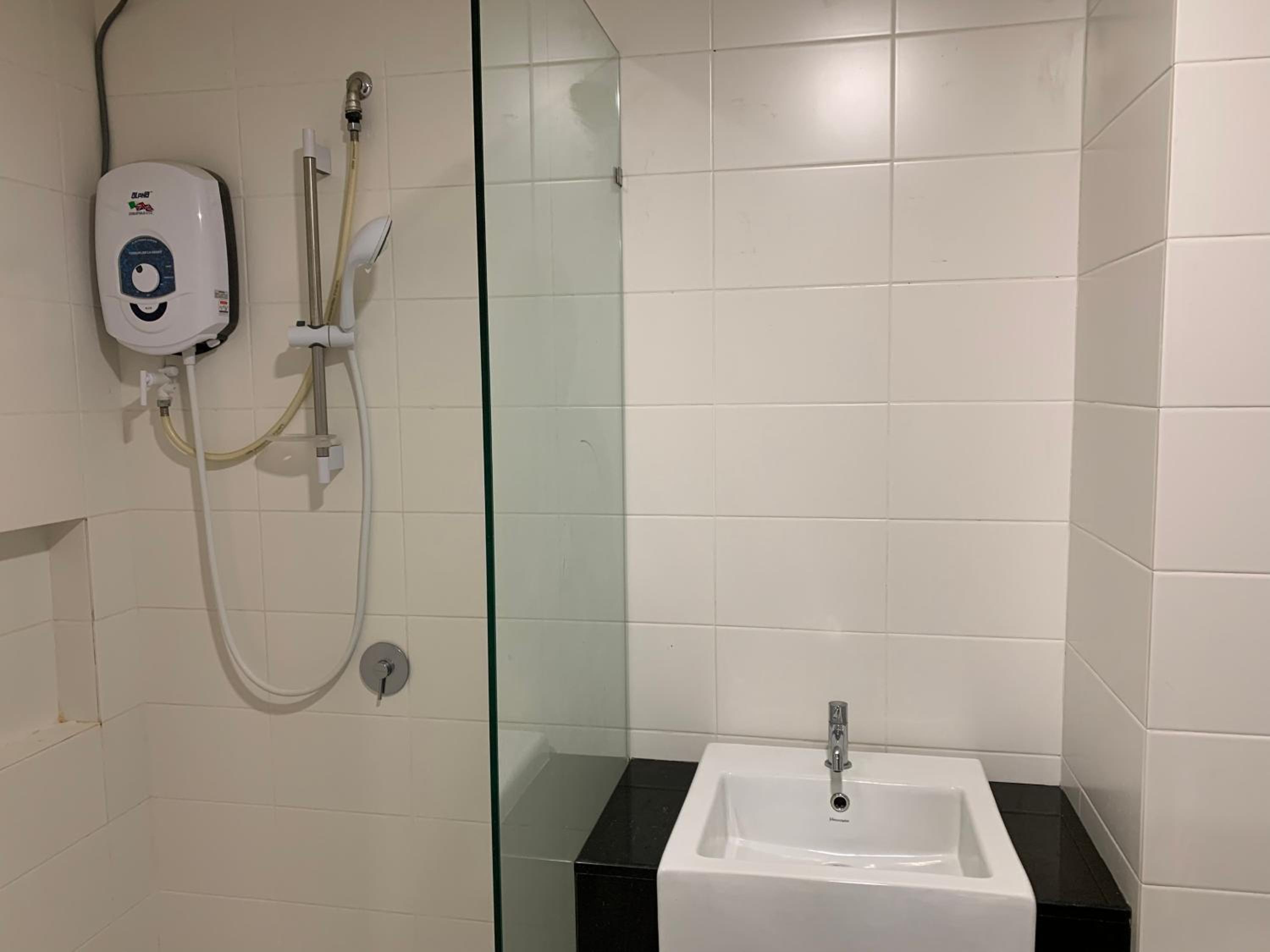 Poolview DillaSuite Trefoil w Wifi Parking Pool Netflix