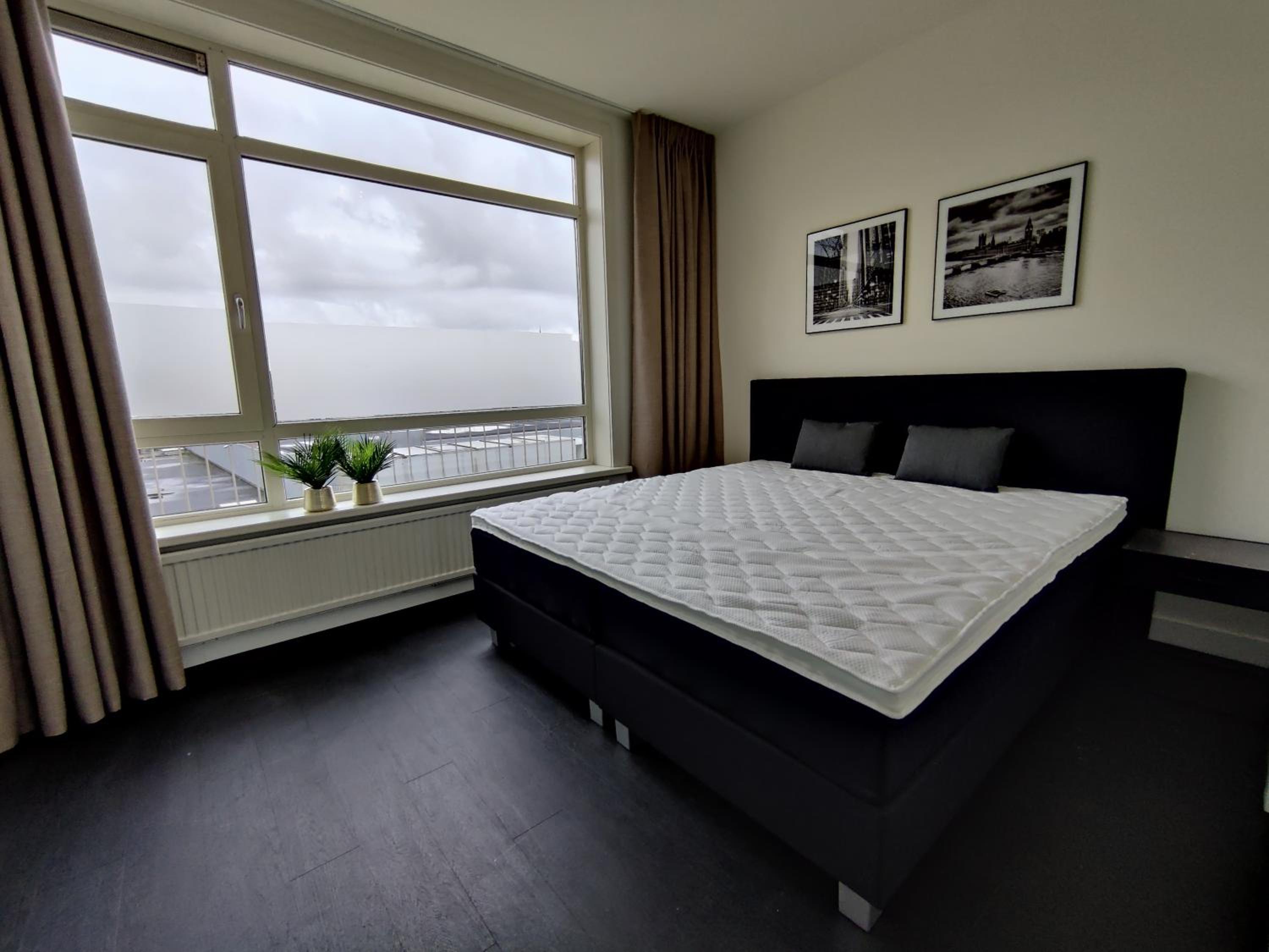 Eindhoven City Apartments E 6P view 5
