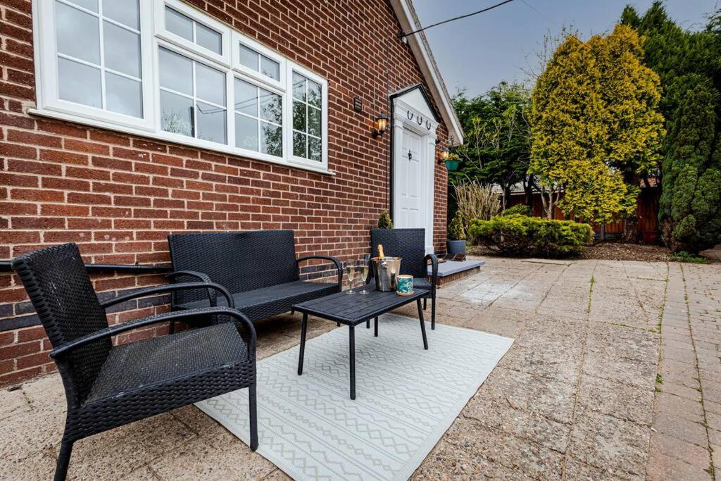 Modern 3 Bedroom Bungalow with Style & Comfort in Leicestershire view 2