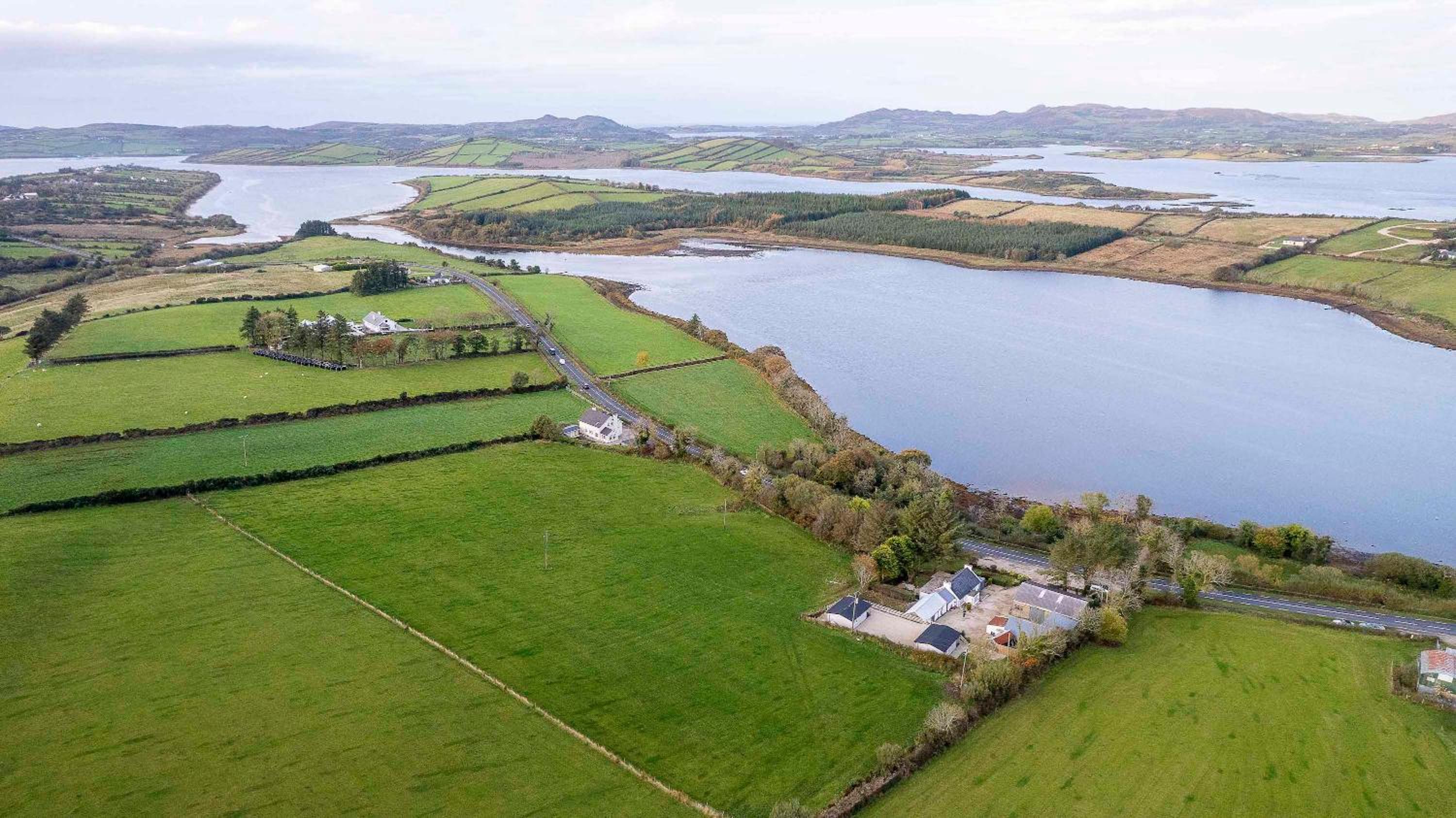 Letterkenny Vacations - Traditional Cottage with Private Hot Tub in the Heart of Donegal - Property Image 5