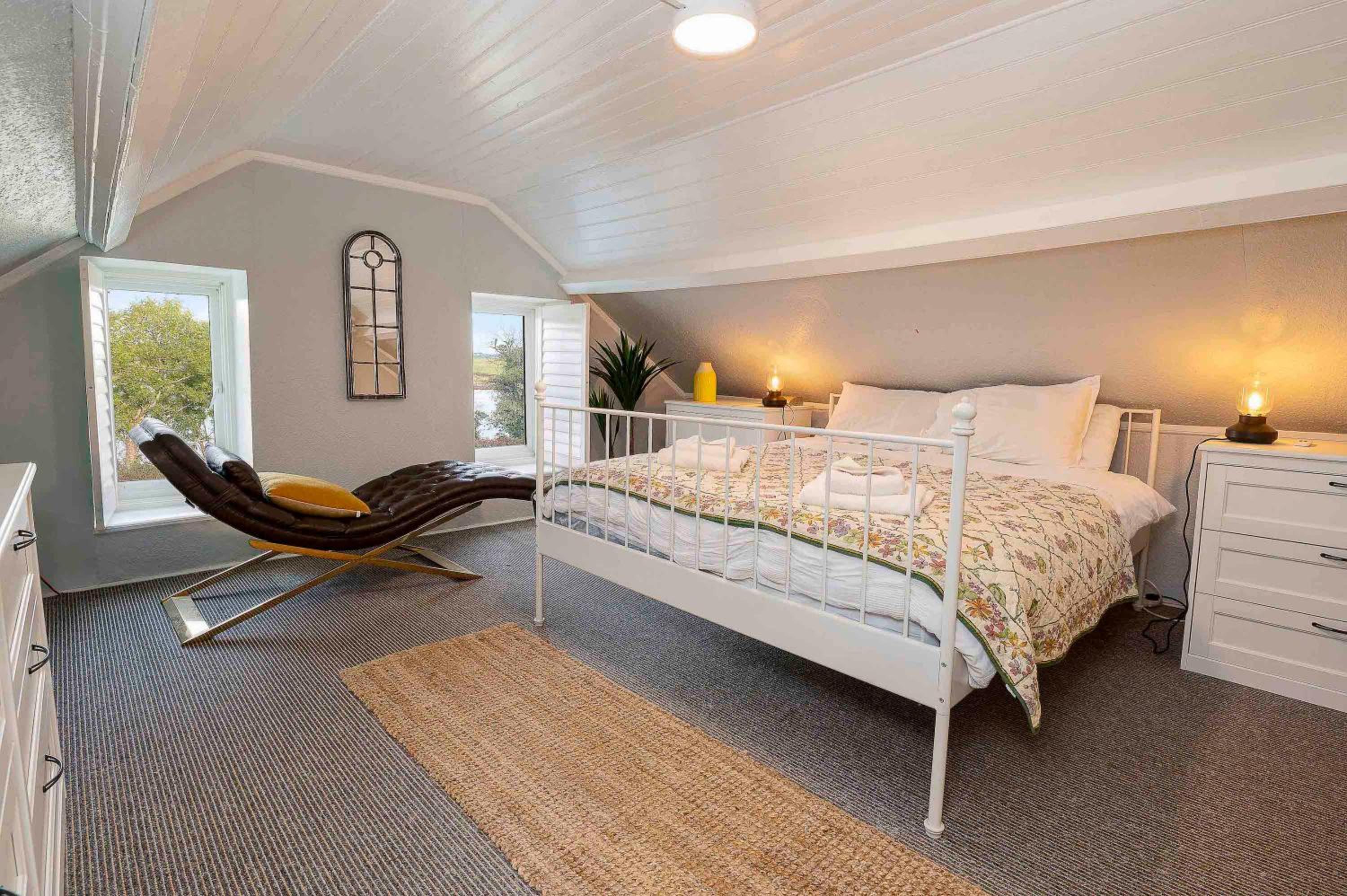 Traditional Cottage with Private Hot Tub in the Heart of Donegal