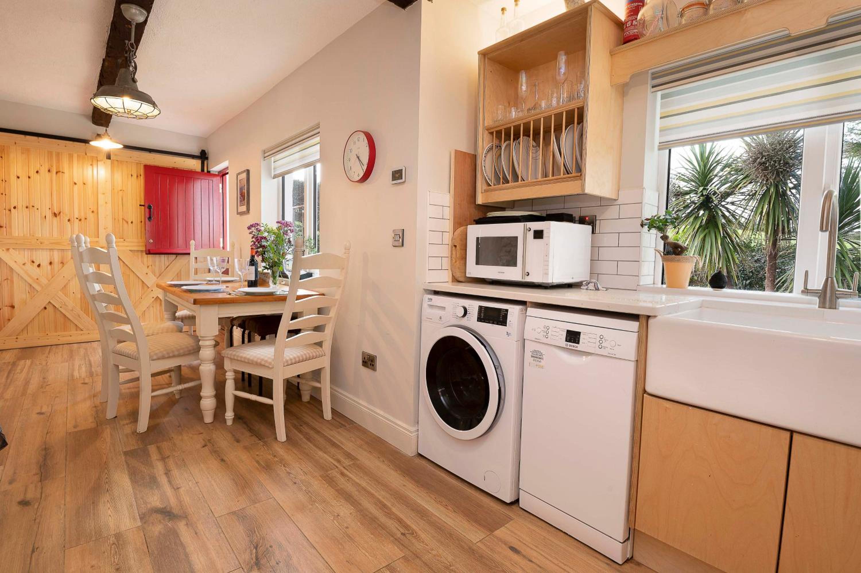 Letterkenny Vacations - Traditional Cottage with Private Hot Tub in the Heart of Donegal - Property Image 10