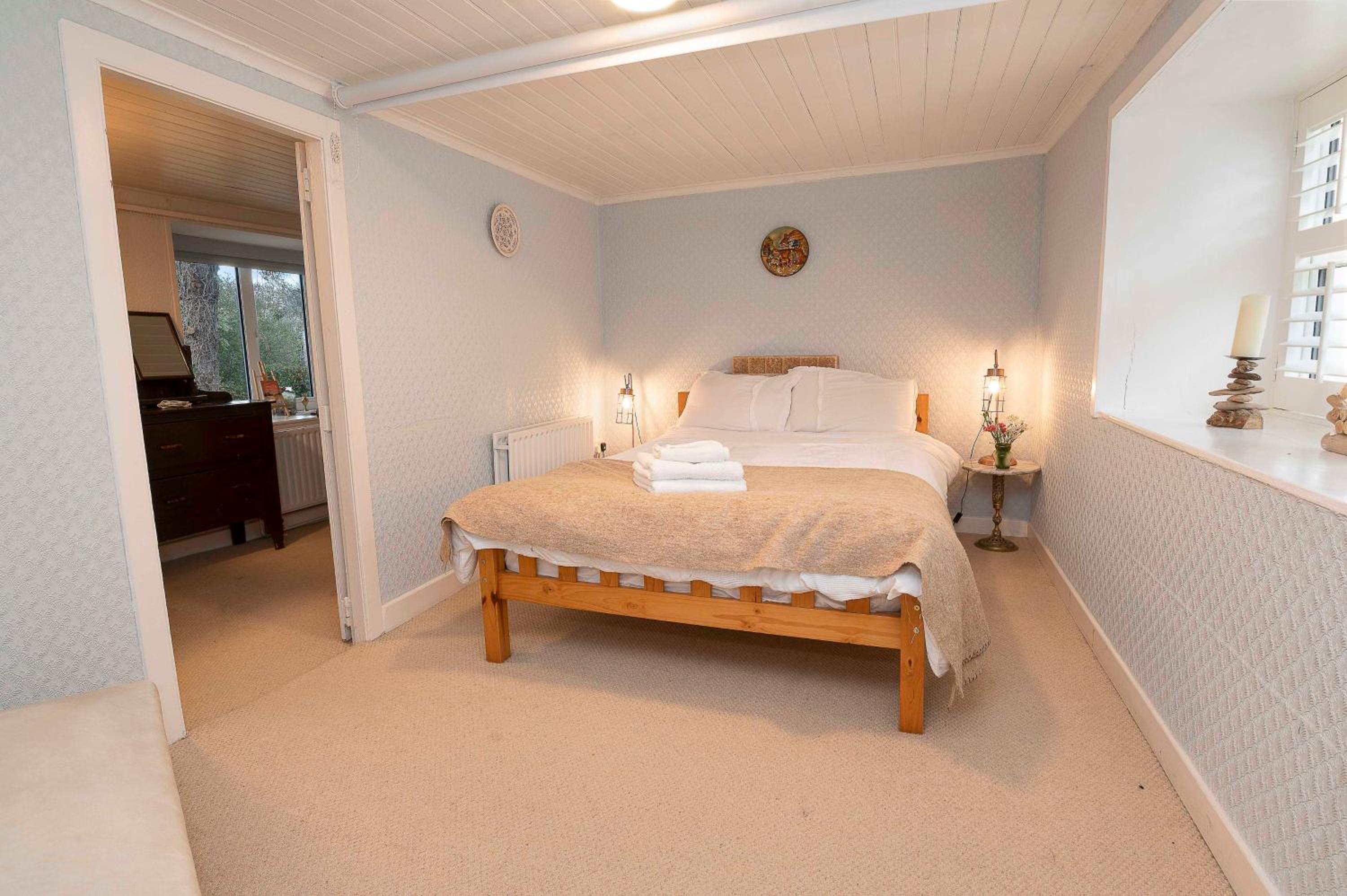 Traditional Cottage with Private Hot Tub in the Heart of Donegal
