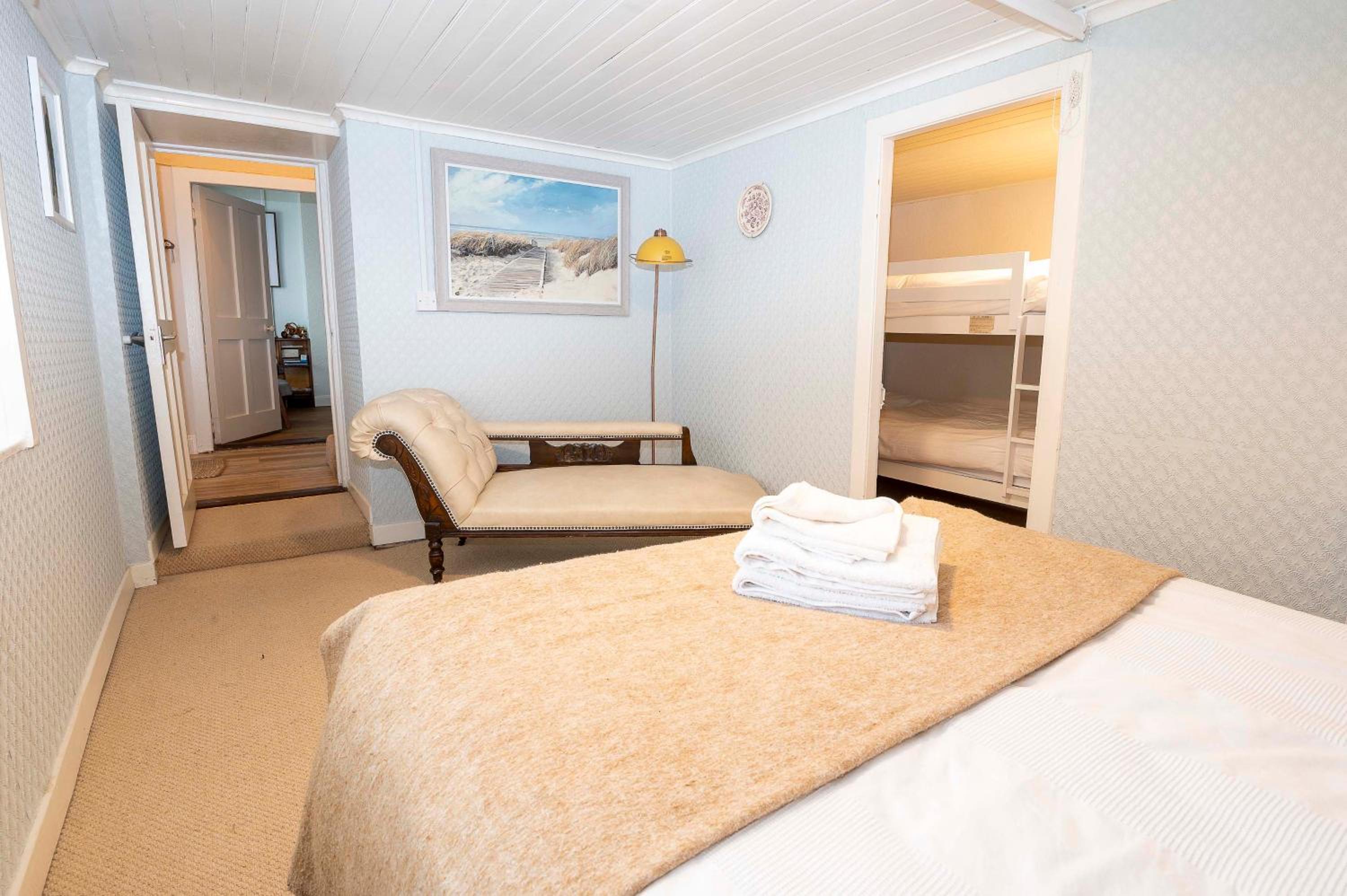 Traditional Cottage with Private Hot Tub in the Heart of Donegal
