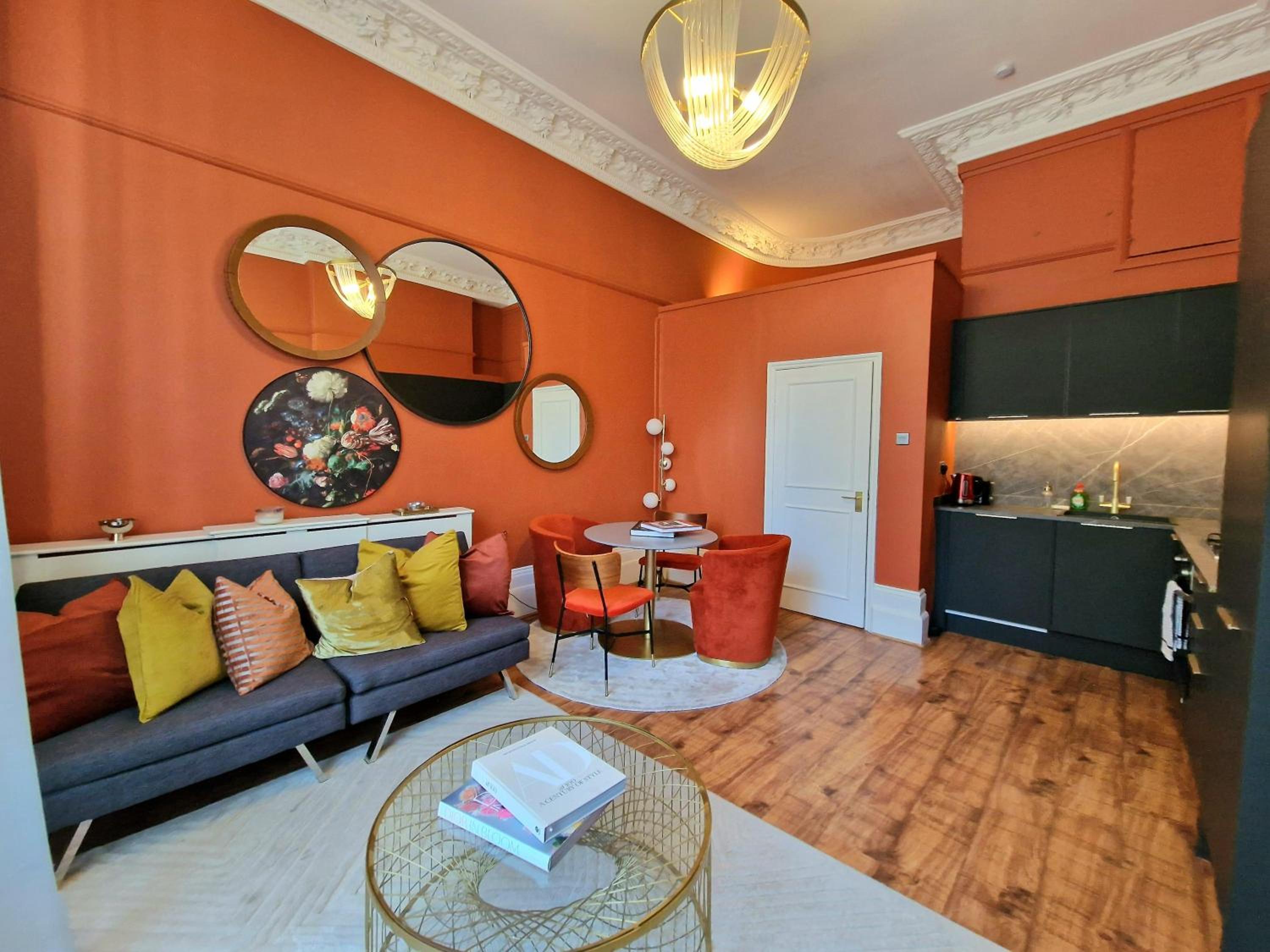Beautiful & Bright Victorian Home with High Ceiling in Paddington near Hyde Park by Tube Stations - Ground Floor, No Stairs