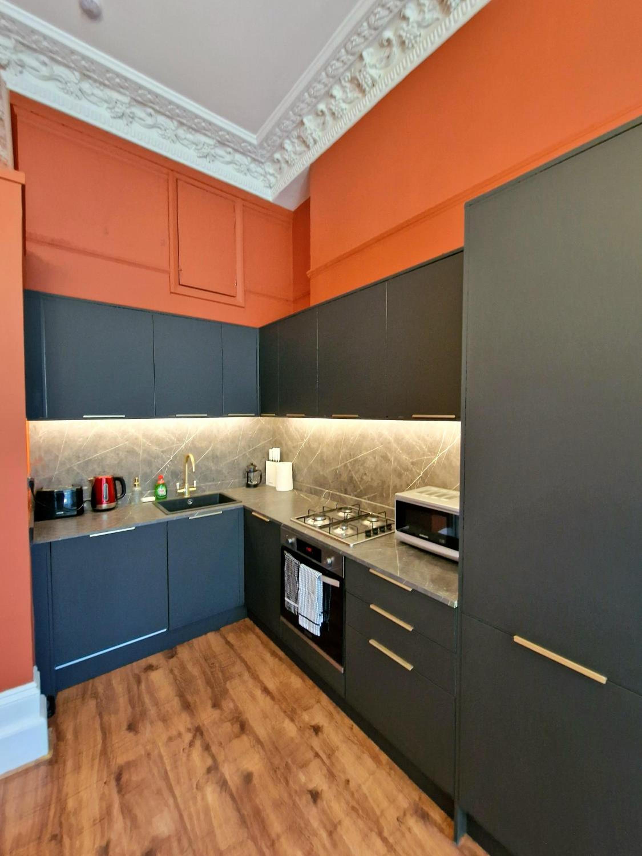 Beautiful & Bright Victorian Home with High Ceiling in Paddington near Hyde Park by Tube Stations - Ground Floor, No Stairs