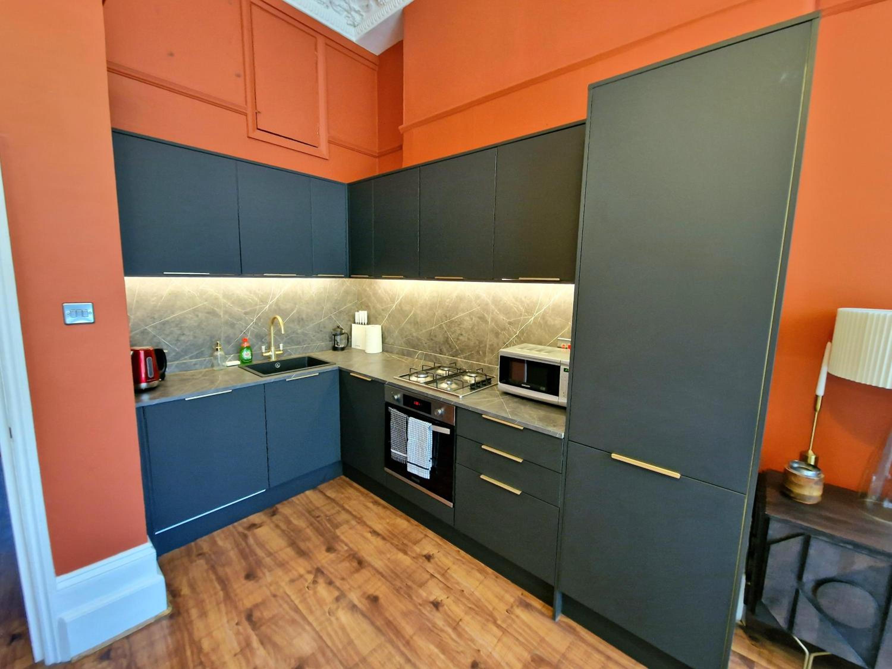Beautiful & Bright Victorian Home with High Ceiling in Paddington near Hyde Park by Tube Stations - Ground Floor, No Stairs