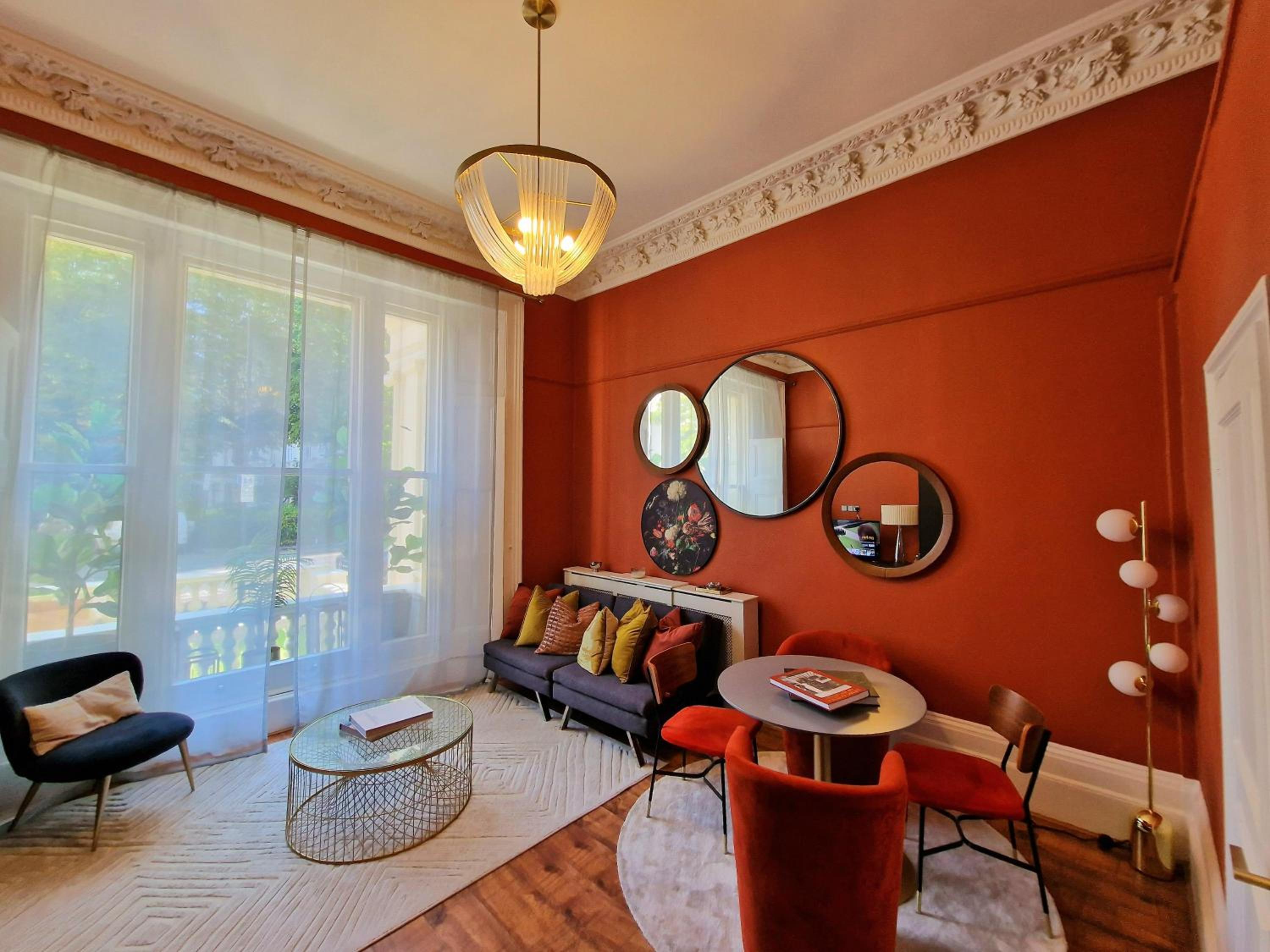 Beautiful & Bright Victorian Home with High Ceiling in Paddington near Hyde Park by Tube Stations - Ground Floor, No Stairs