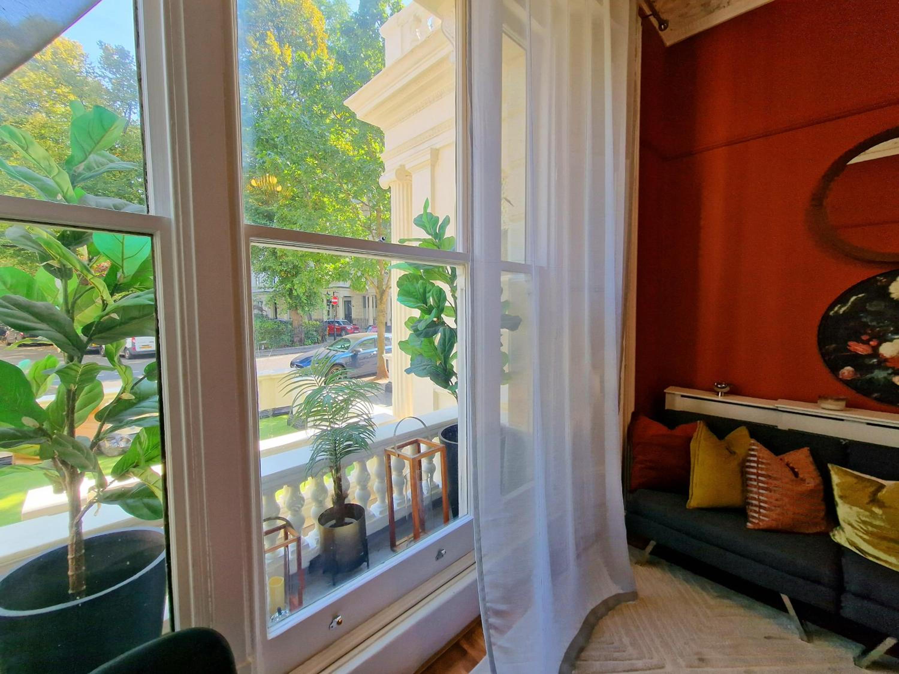 Beautiful & Bright Victorian Home with High Ceiling in Paddington near Hyde Park by Tube Stations - Ground Floor, No Stairs