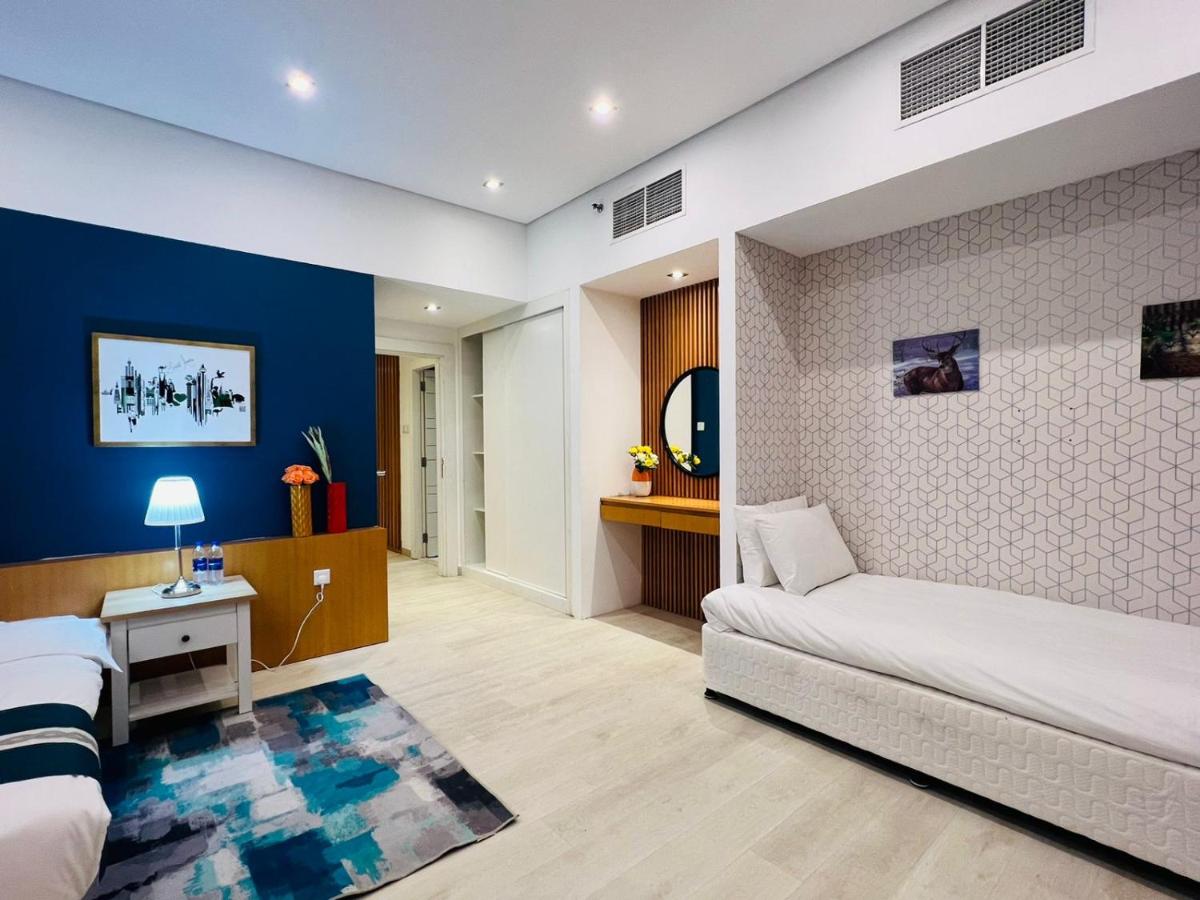 High Floor with city skyline & Burj khalifa view 3 bedroom unit marina