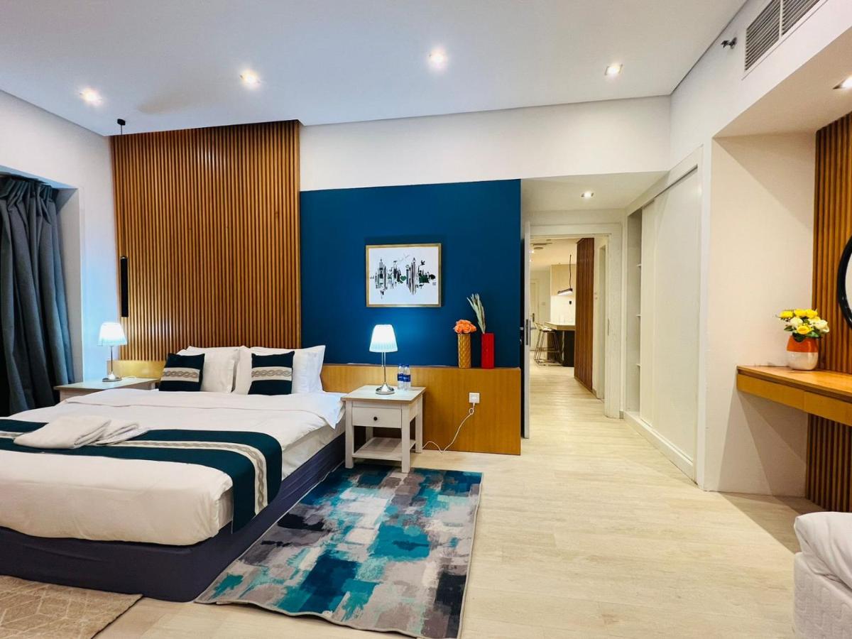 High Floor with city skyline & Burj khalifa view 3 bedroom unit marina