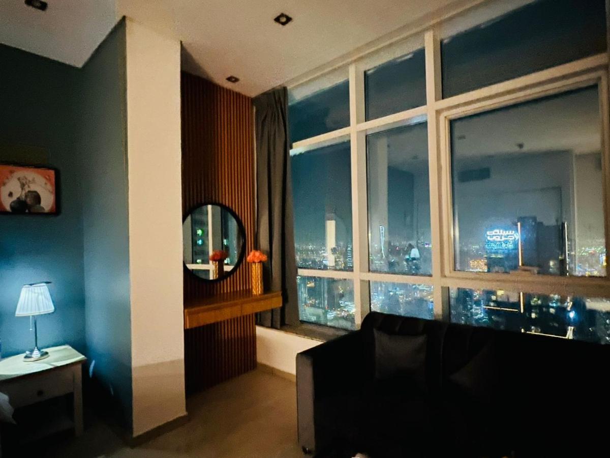 High Floor with city skyline & Burj khalifa view 3 bedroom unit marina
