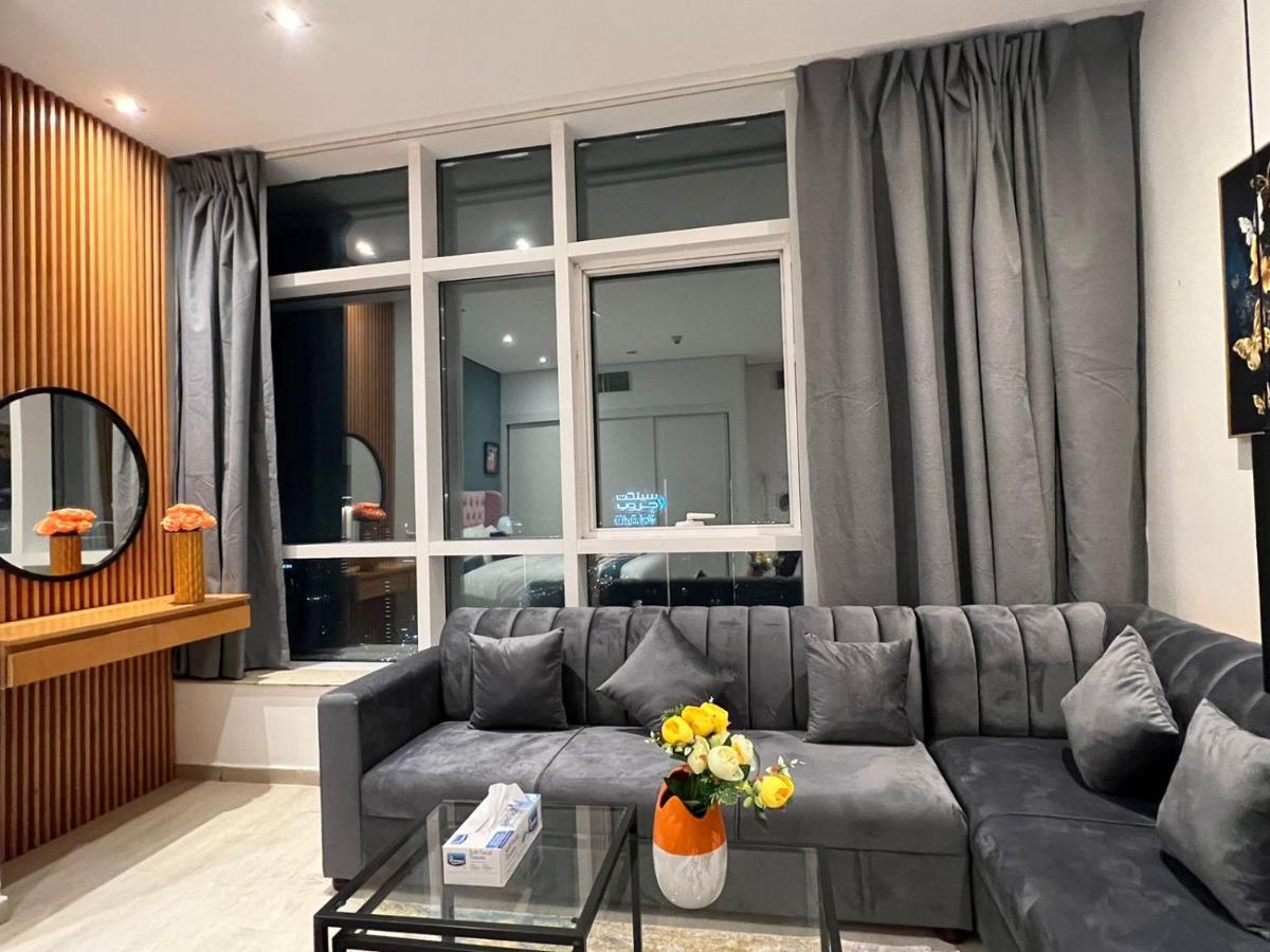 High Floor with city skyline & Burj khalifa view 3 bedroom unit marina