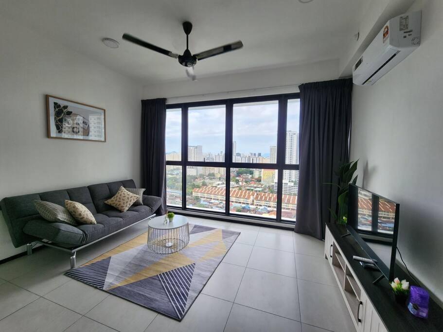NEW Infinity Pool 3 Bedrooms 2 Carparks 197 view 2