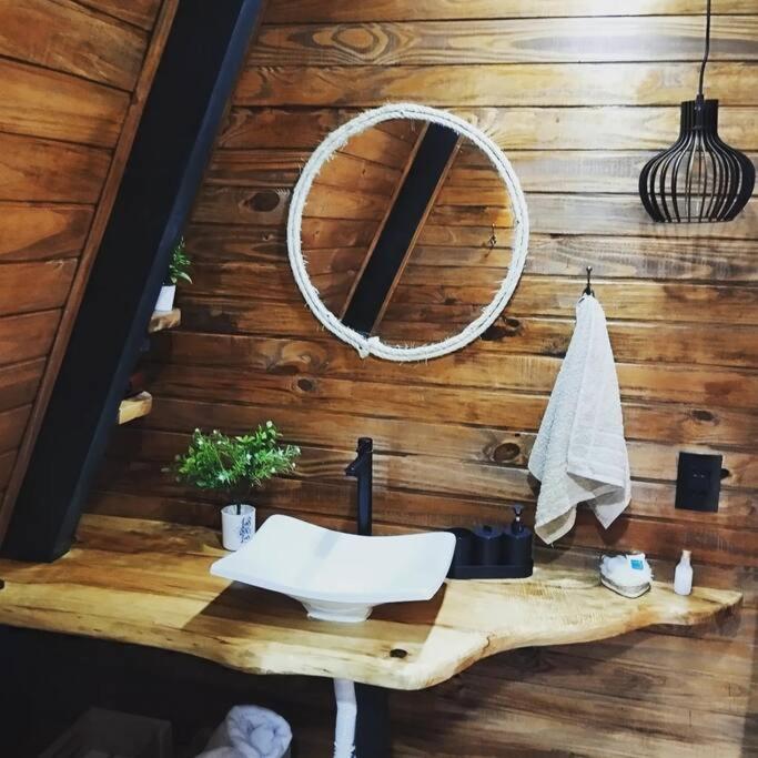 Cabana romântica com hidromassagem próx ao centro.