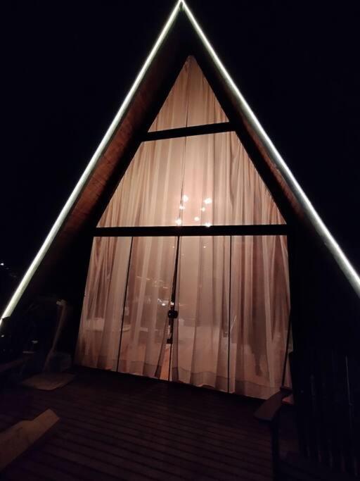Cabana romântica com hidromassagem próx ao centro.