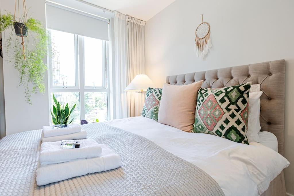 Modern 1 BR Flat wBalcony near Canary Wharf