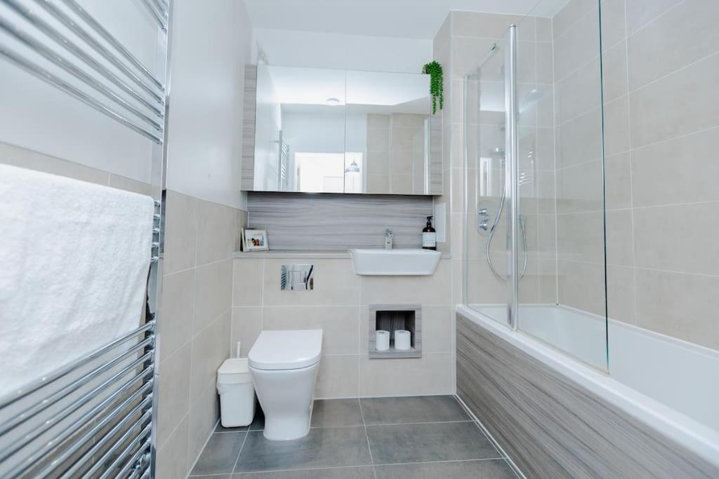 Modern 1 BR Flat wBalcony near Canary Wharf
