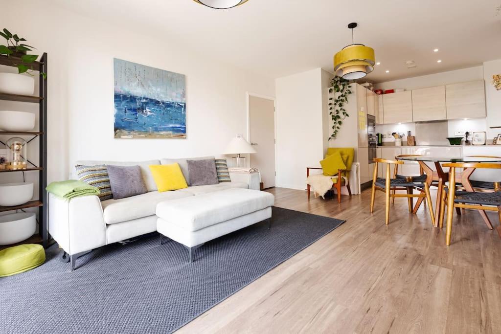 Modern 1 BR Flat wBalcony near Canary Wharf