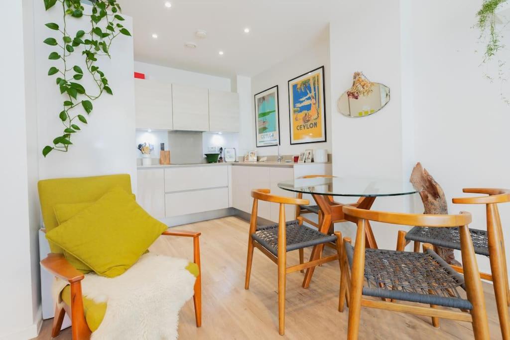 Modern 1 BR Flat wBalcony near Canary Wharf