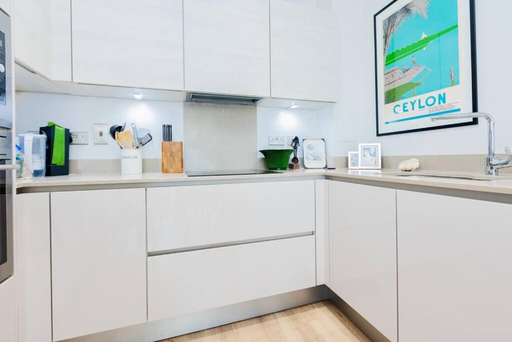 Modern 1 BR Flat wBalcony near Canary Wharf
