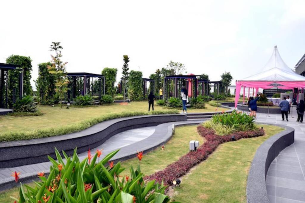 MGM-Tebrau City Walk within 5 min to AEON Mall, Ikea & Toppen