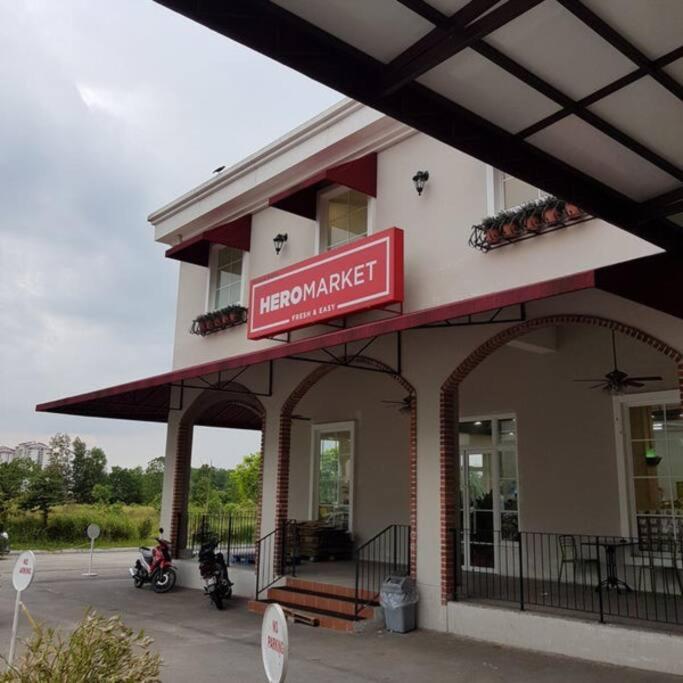 MGM-Tebrau City Walk within 5 min to AEON Mall, Ikea & Toppen